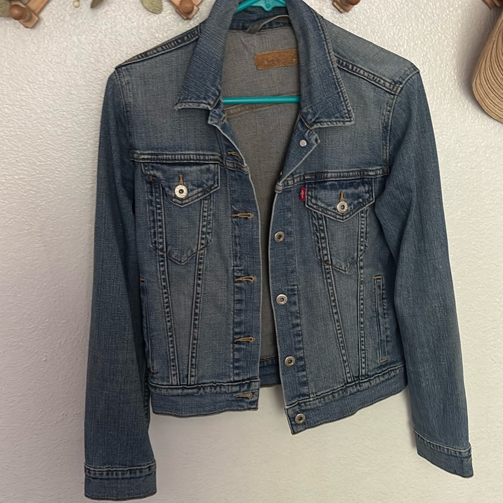 LEVIS Women’s M denim jacket
